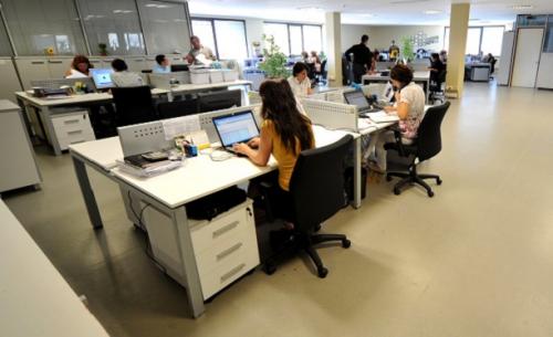 Tìm hiểu bàn chân sắt Xuân Hòa dành cho văn phòng