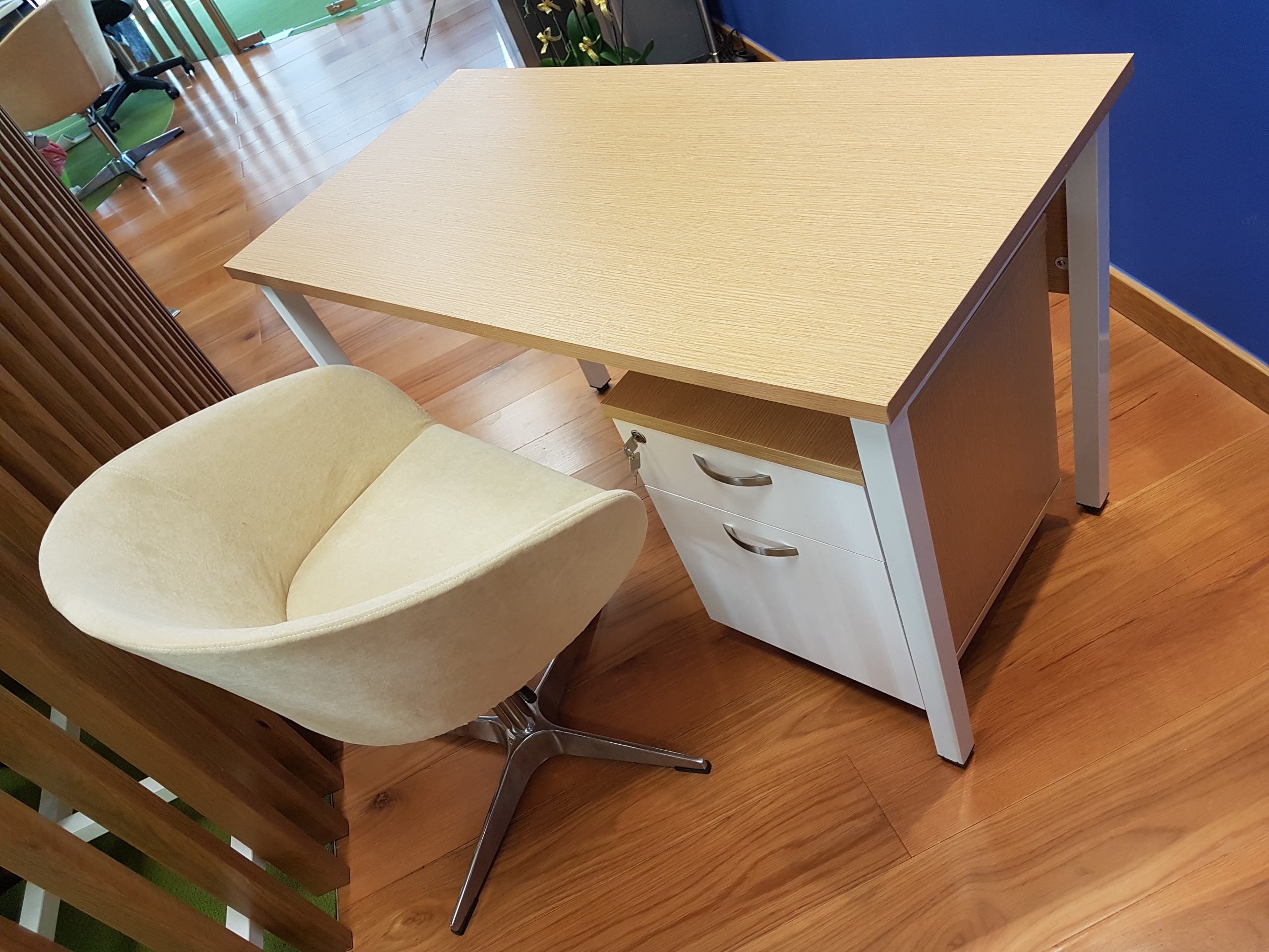 b&agrave;n ghế văn ph&ograve;ng