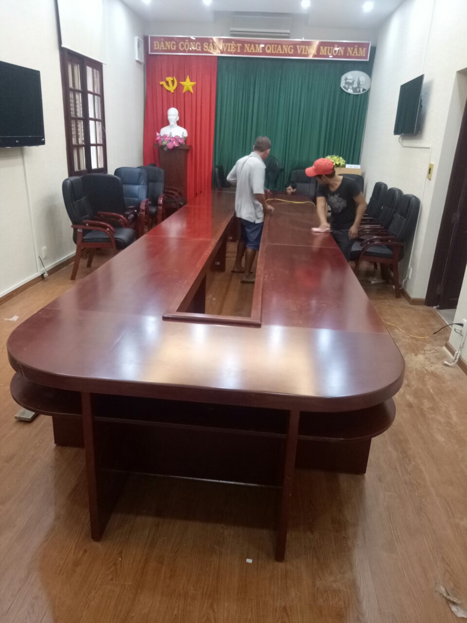 b&agrave;n họp cao cấp