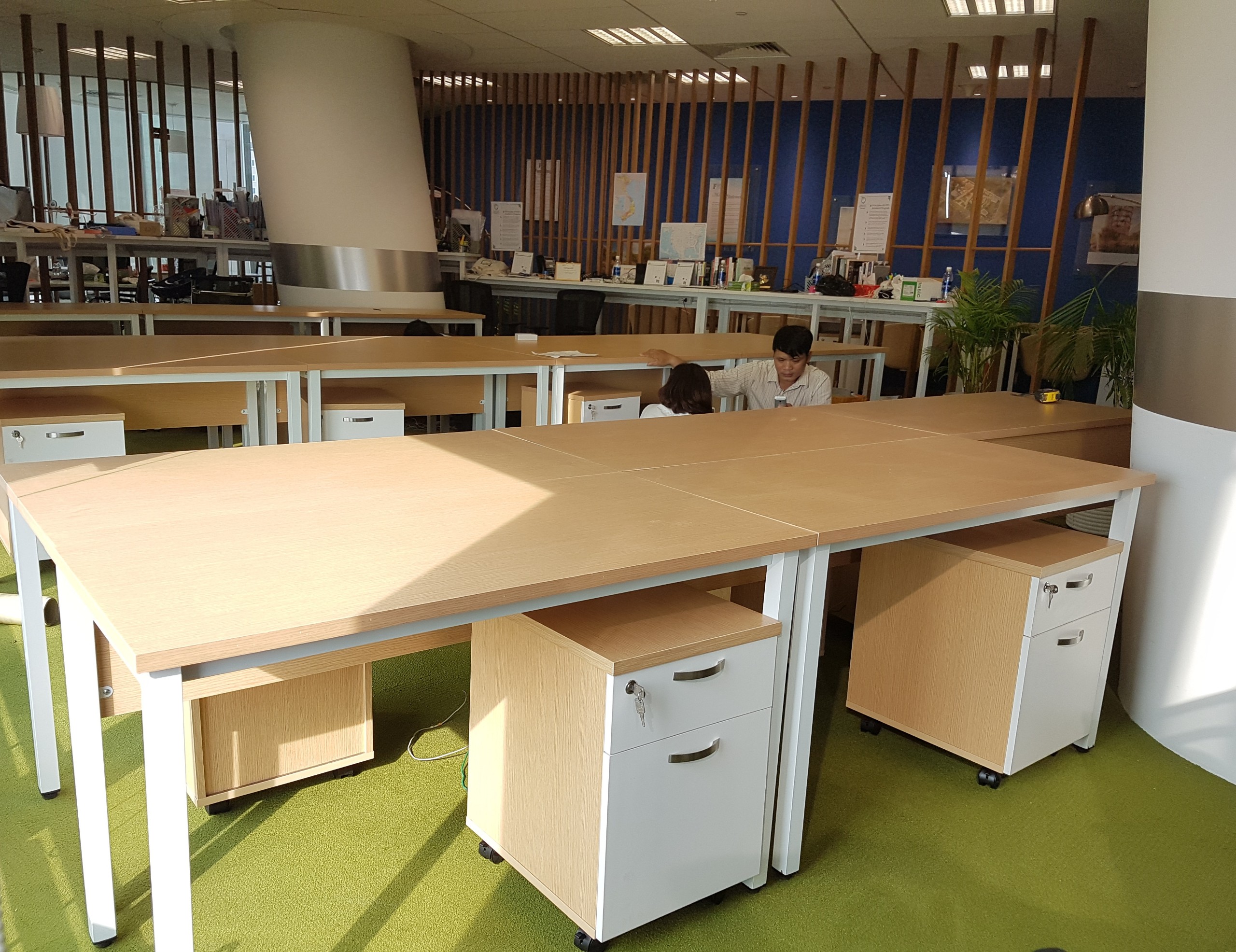 b&agrave;n l&agrave;m việc văn ph&ograve;ng