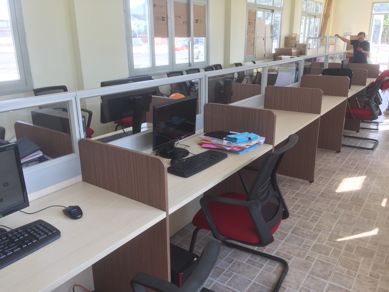 thi công bàn làm việc