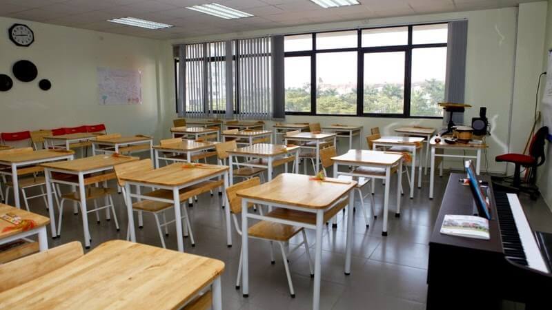 Kết hợp  bàn ghế học sinh vào thiết kế nội thất trường học chuyên nghiệp