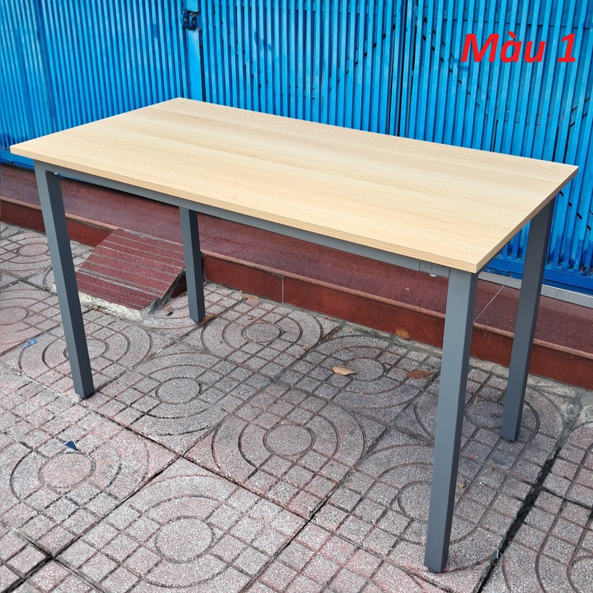 Bàn làm việc chân sắt vuông 1m2