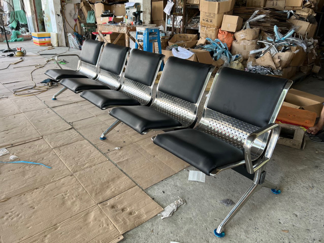 Băng ghế chờ INOX 5 chỗ bọc nệm XHPCN02-5I