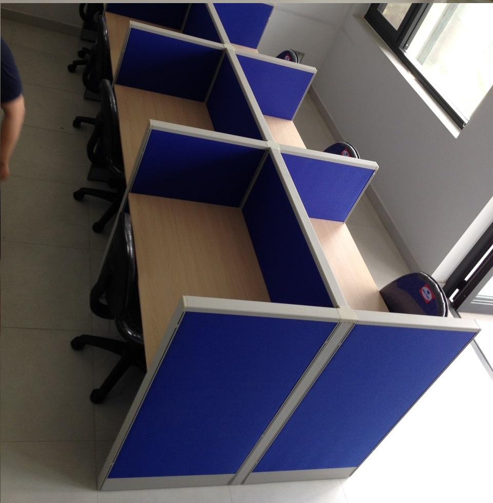 Vách ngăn bàn bằng nhôm nỉ VNNN-03