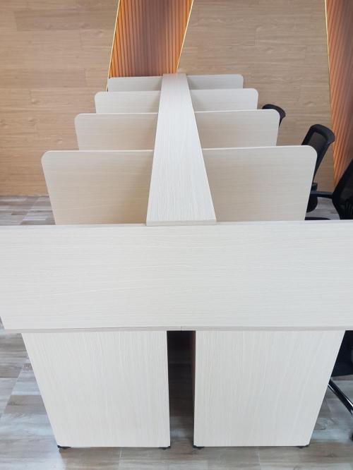 Vách ngăn bàn bằng gỗ VNG05