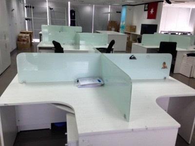 Vách ngăn bàn bằng kính PTVNK-09